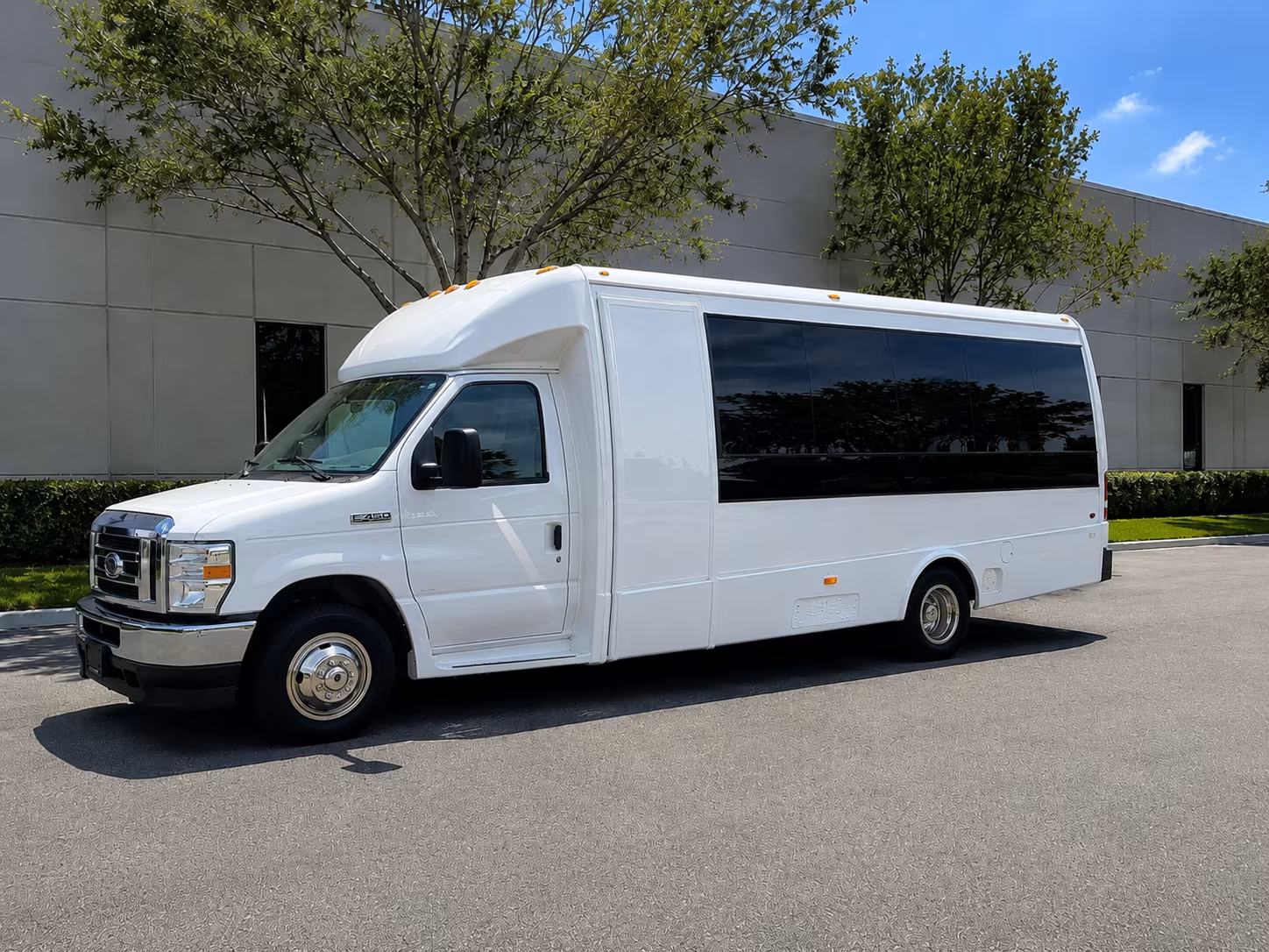 corporate airport transfer buses serving oak sfo and sjc